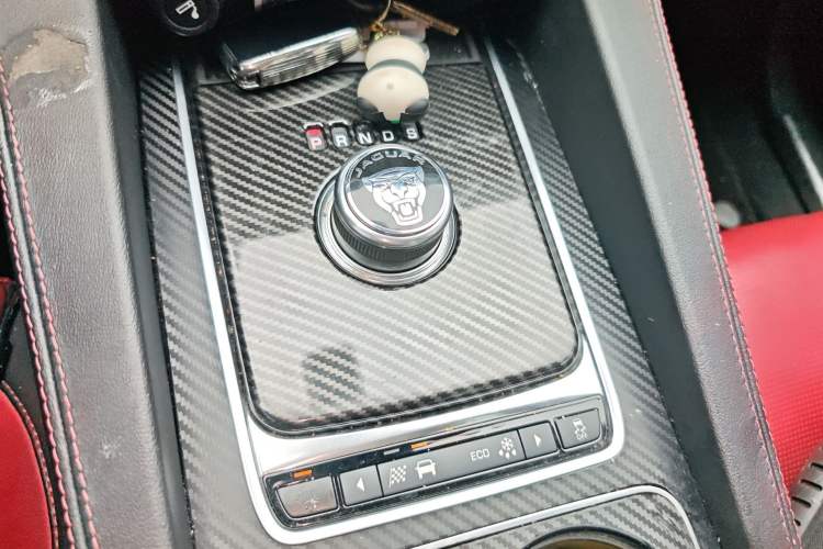 Used Jaguar F-PACE 2016 2.0T Two-Wheel-Drive R-Sport Sport Edition Gear Lever