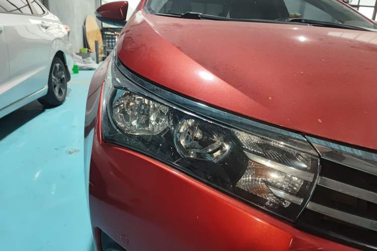 Used Toyota Corolla 2014 1.6L CVT GL-i Right Front Headlight