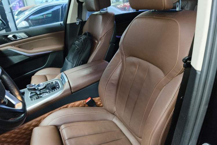 Used BMW X7 2020 xDrive40i Luxury Package with Leading Features