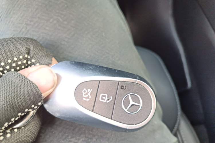 Used Mercedes-Benz C-Class 2025 Facelift C 260 L Sport Edition Vehicle Key