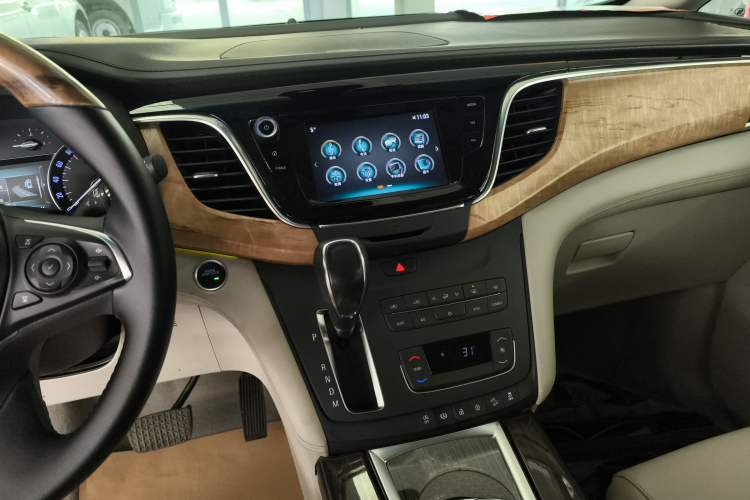 Used Buick GL8 2018 ES 28T Comfort Model China VI Standard