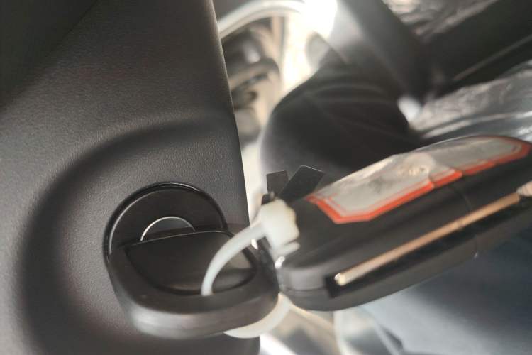 Used Wuling Zhiguang New Energy 2025 Model 305km Ambitious Edition Vehicle Key