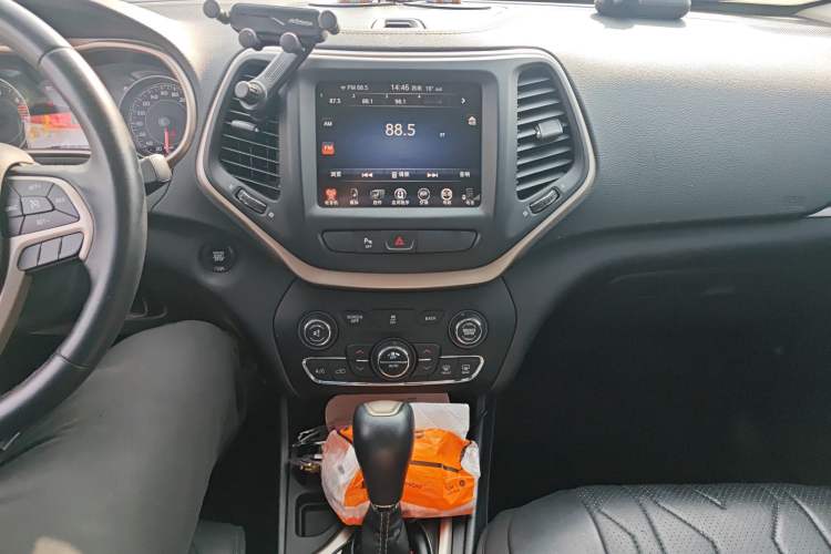 Used Jeep Cherokee 2016 2.0L Superior Edition
