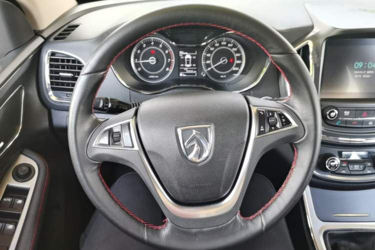 Used Baojun 560 2015 1.8L manual luxury version