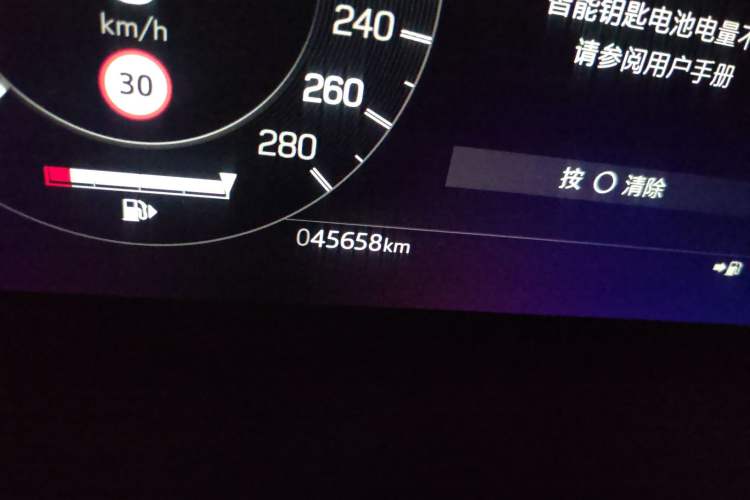 Used Land Rover Discovery Sport 2021 249 PS R-Dynamic SE Performance Tech Edition 5 Seats Odometer Close Up