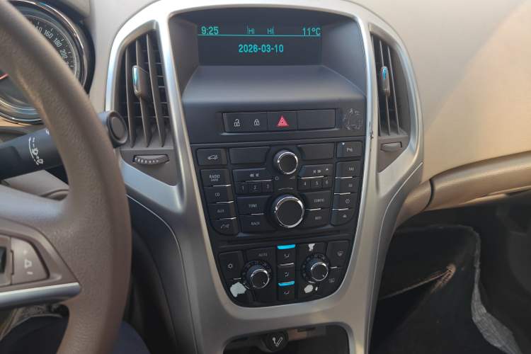 Used Buick GT 2013 GT 1.6L Manual Entry-Level Model Audio And AC Panel