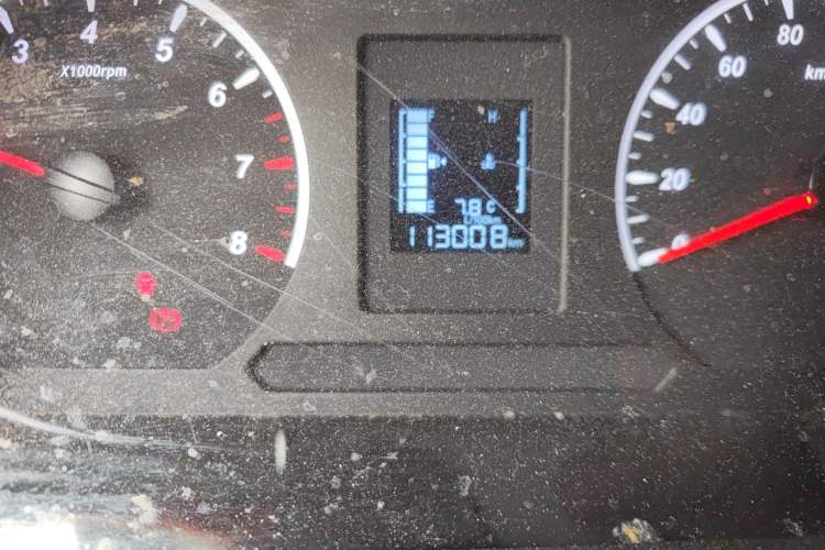 Used FORTHING Lingzhi 2023 M5L 1.6L Base Model 7 Seats Odometer Close Up