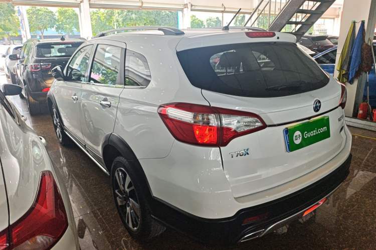 Used Venucia T70X 2016 2.0L CVT SmartFun Sport Edition