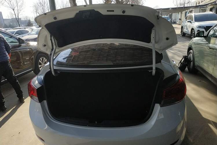 Used Hyundai Elantra (5th Generation / Langdong) 2015 1.6L Automatic Leading Model