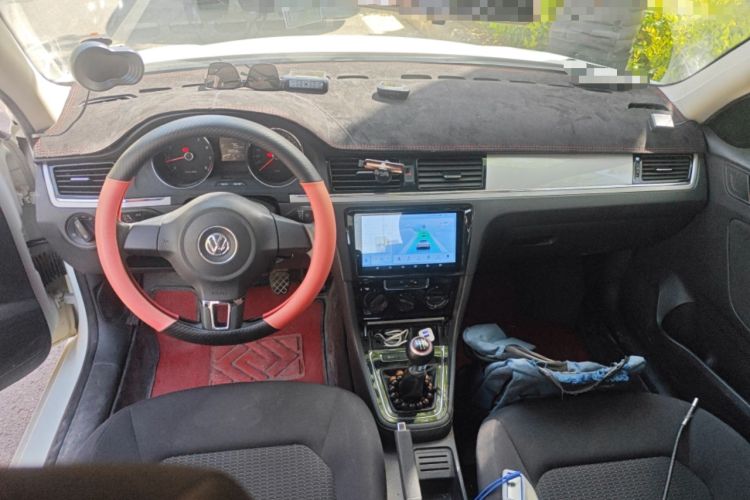 Used Volkswagen Bora 2014 1.6L Manual Fashion Edition Center Console