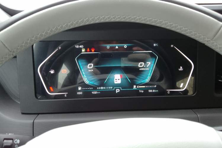 Used Sinotruk Pioneer V 2025 Multi-Function PRO Version 2.0T Automatic Short Wheelbase Low Roof Instrument Cluster