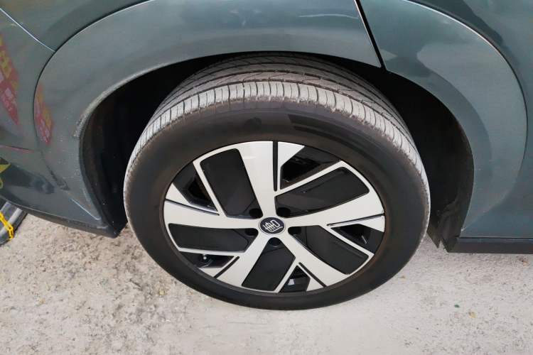 Used BYD Tang L 2025 DM 200KM Four-Wheel Drive LiDAR Flagship Model Exterior 2