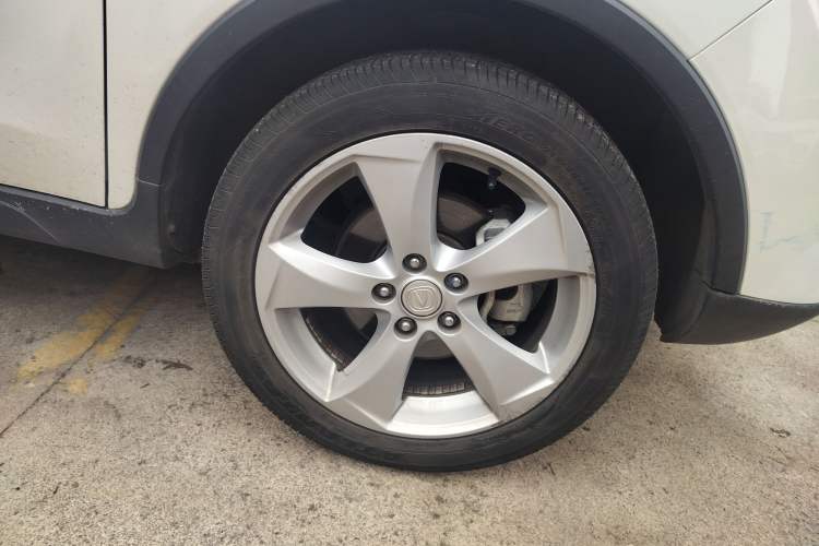 Used CHANGAN CS35 2015 1.6L Manual Luxury Model China IV Standard Right Front Wheel Hub