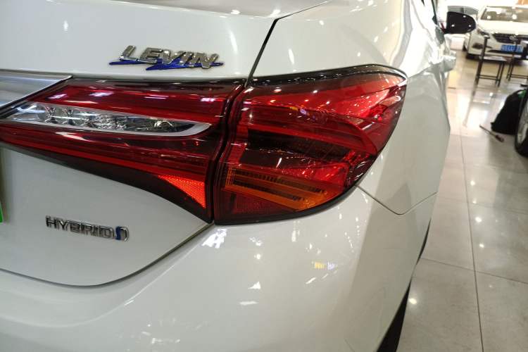 Used Toyota Levin 2017 Revised Dual-Engine 1.8H GS E-CVT Elite Sunroof Version China V Standard