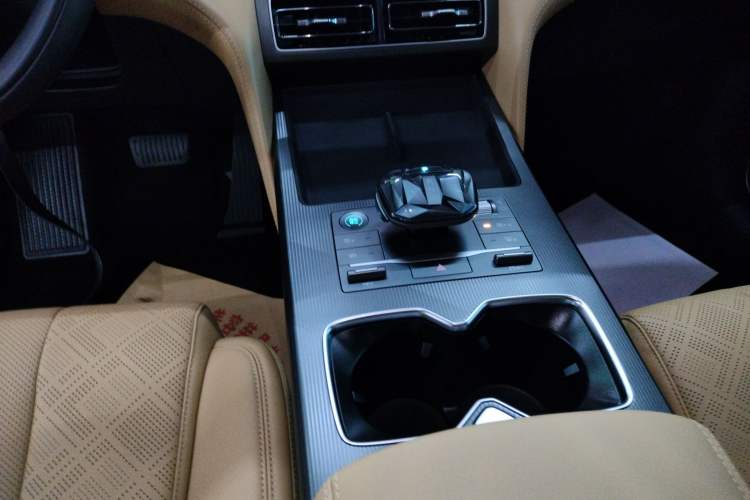 Used BYD Song L DM-i 2024 112 km Leading Edition Gear Lever