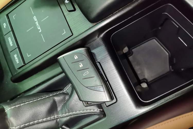 Used Lexus ES 2018 200 Excellence Edition China V Standard
