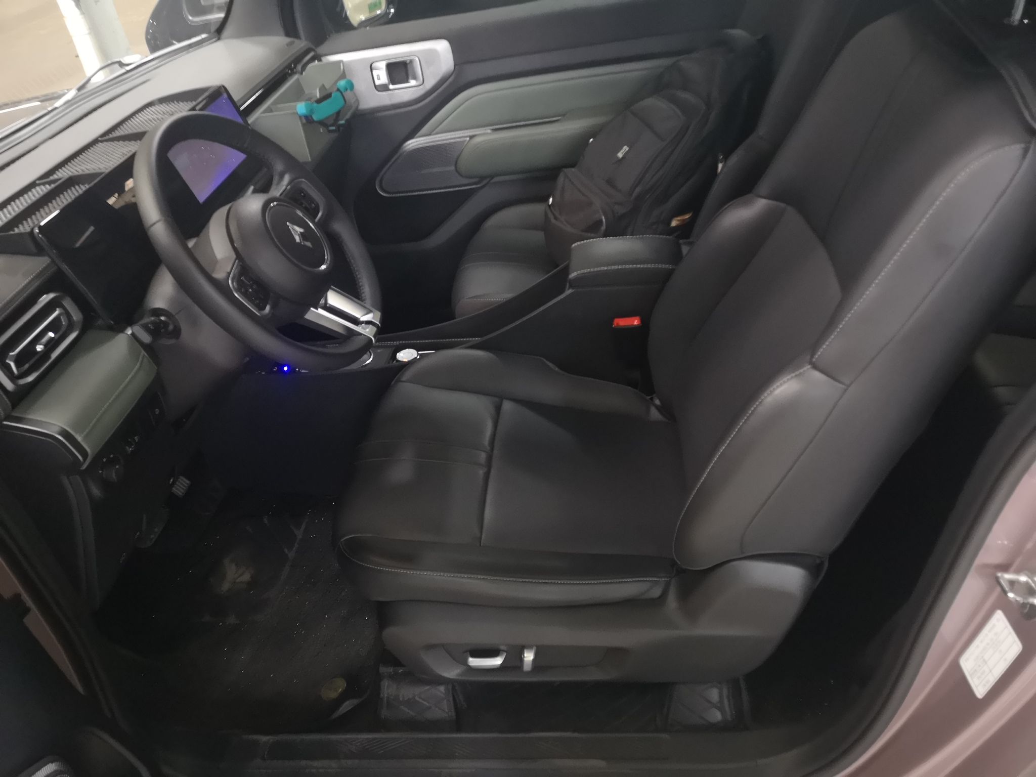 Переднее сиденье в автомобиле