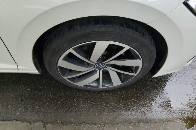 Used Volkswagen Sagitar 2024 300TSI DSG Excellence Edition Right Front Wheel Hub