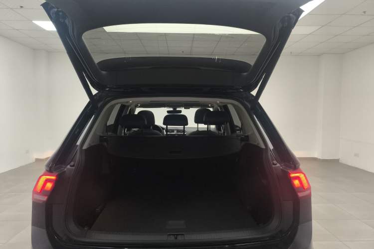 Used Volkswagen Tiguan L 2021 330TSI Automatic Two-Wheel Drive R-Line Enhanced Edition Trunk