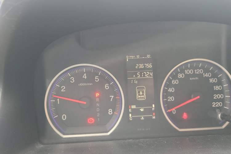 Used Honda CR-V 2007 2.0L Automatic Four-Wheel Drive Classic Edition Odometer Close Up