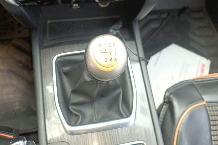 Used Venucia T90 2017 2.0L Manual Fashion Edition Gear Lever