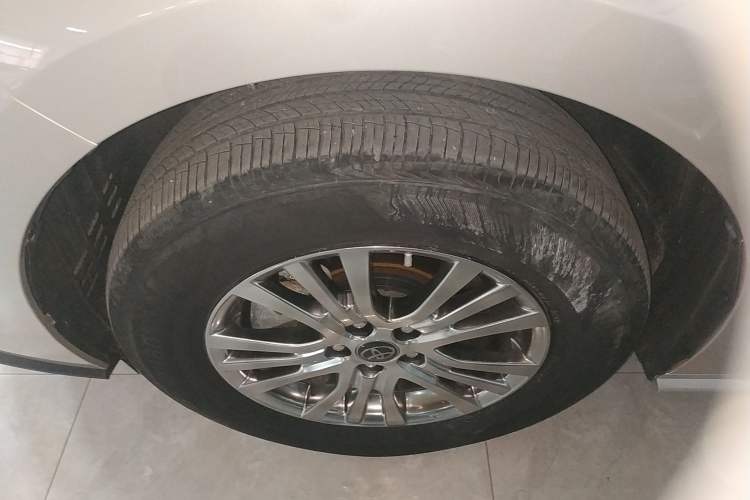 Used Toyota SIENNA 2021 2.5L Hybrid Comfort Edition Left Front Wheel Hub