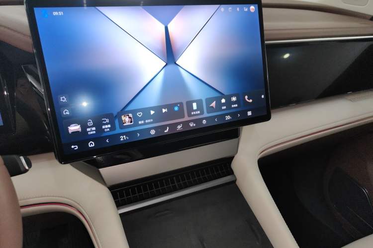 Used BYD Xia 2025 DM-i 1.5T 180km Excellence Model Audio And AC Panel