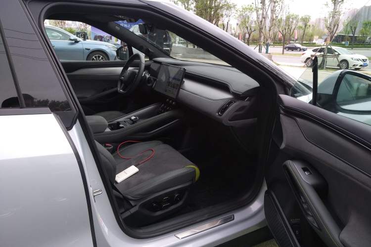 Used BYD Song L EV 2025 Intelligent Driving Version 602 km Range LiDAR-equipped All-Wheel-Drive Type Right Front Seat