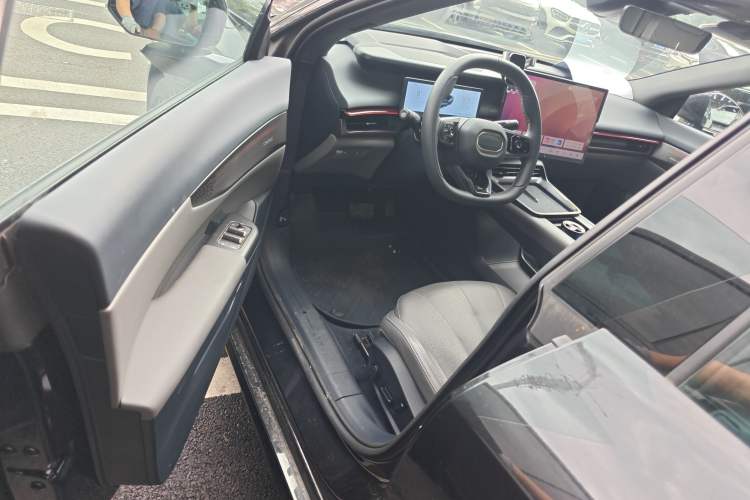 Used Lynk & Co 07 2024 EM-P 126 Long-Range Halo