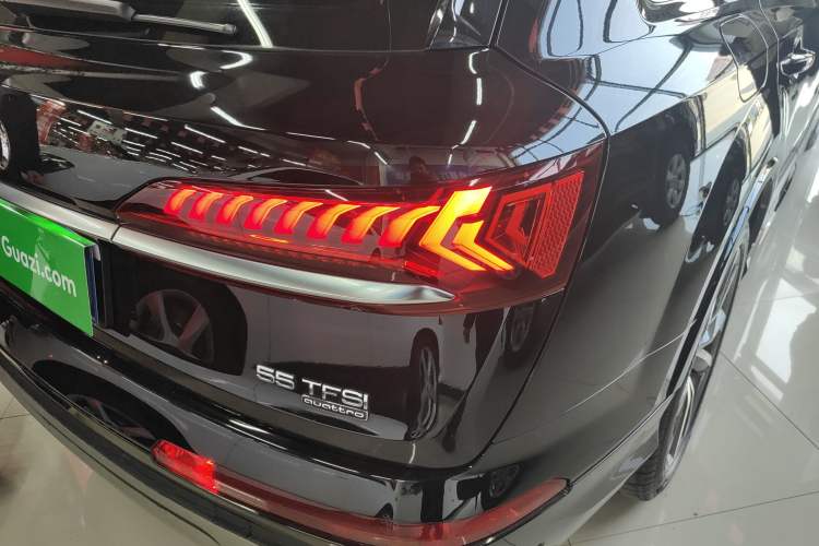 Used Audi Q7 2022 55 TFSI quattro S line Sport model
