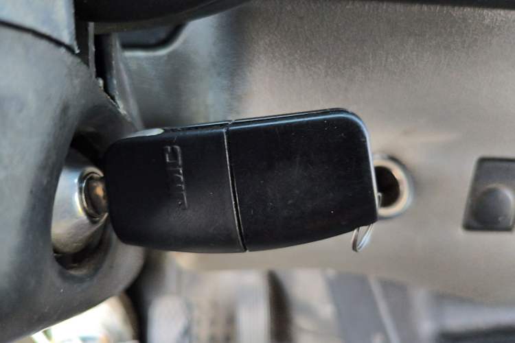 Used JMC Transit 2019 2.8T Commercial Version Long Wheelbase Mid-Roof 6-Seater Rear Single Tire China VI Emission Standard – JX493
