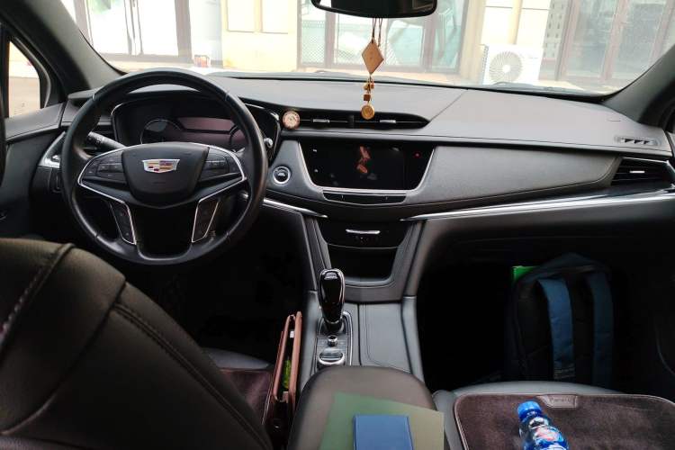 Used Cadillac XT5 2022 2.0T Two-Wheel Drive Luxury Version Center Console