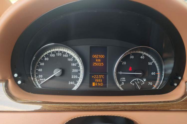 Used Mercedes-Benz Viano 2011 2.5L Limited Edition Instrument Cluster