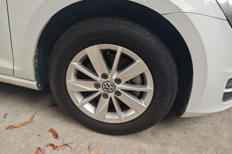 Used Volkswagen Golf 2016 1.6L Automatic Fashion Model Exterior 4