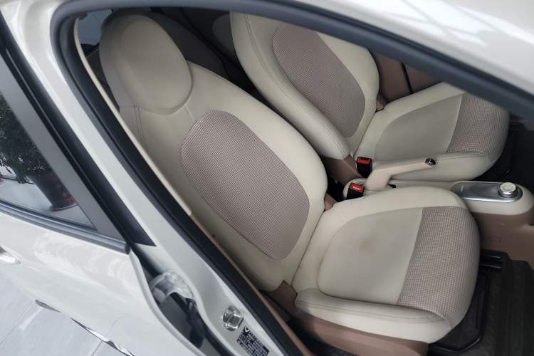 Used Wuling Hongguang MINIEV 2025 Four-Door Version Advanced Edition Right Front Seat