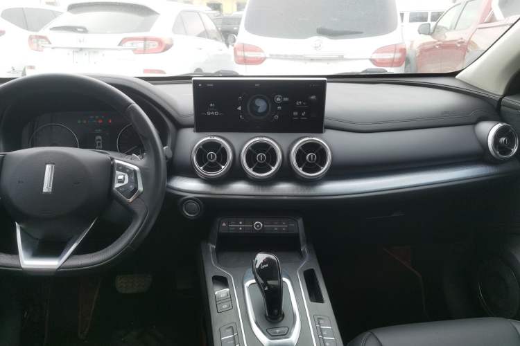 Used Wey VV5 2020 1.5T Two-Wheel Drive Color Pioneer Audio And AC Panel