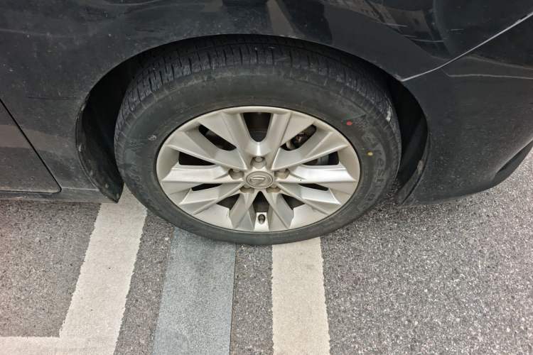 Used Lexus ES 2014 300h Elite Edition Right Front Wheel Hub