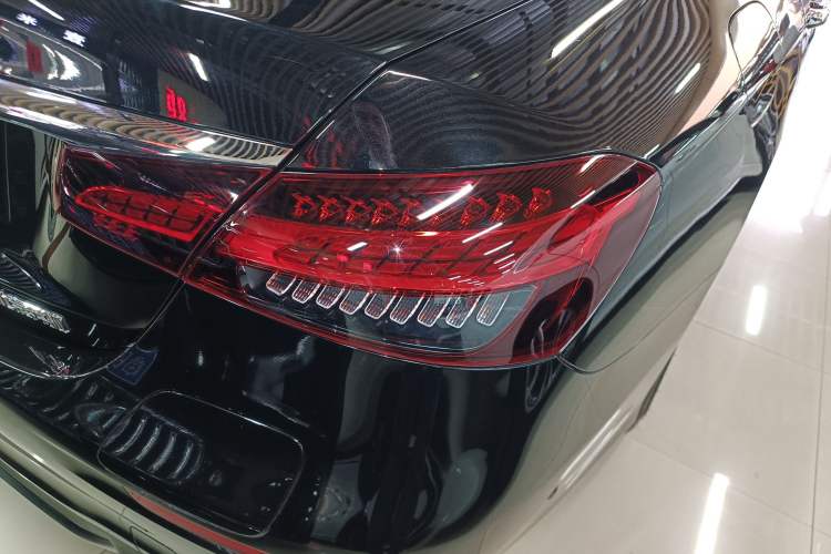 Used Mercedes-Benz E-Class New Energy 2022 Restyled E 350 e L Plug-in Hybrid Sports Sedan Right Rear Taillight