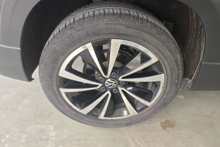 Used Volkswagen Tharu 2021 280TSI Two-Wheel-Drive Luxury Plus Edition Right Rear Wheel Hub