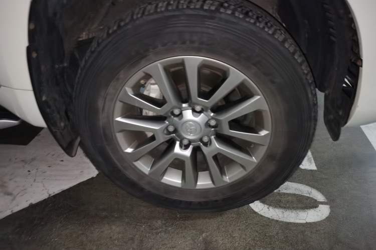 Used Toyota Prado 2018 3.5L Automatic TX-L Right Front Wheel Hub