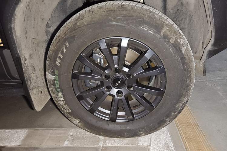 Used Formula Leopard 5 2023 Navigator Edition Right Front Wheel Hub