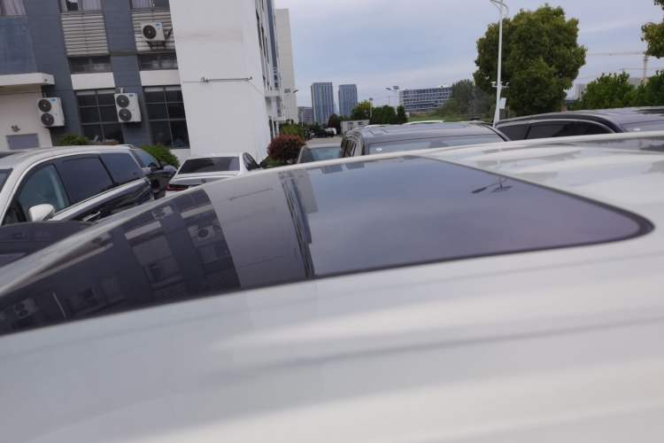 Used VOYAH Dream 2025 PHEV Four-Wheel-Drive Flagship Version – Qiankun Edition Roof