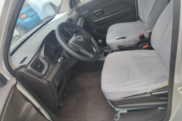 Used Wuling Hongguang V 2019 1.5L Base Version China VI LAR