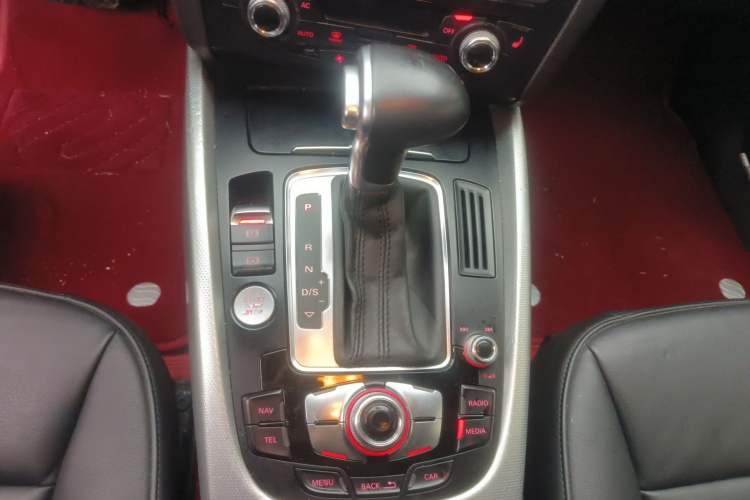 Used Audi Q5 2013 45 TFSI quattro Sport Edition Gear Lever