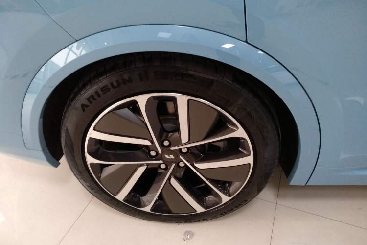 Used Li Auto L8 2024 Ultra Model Exterior 5