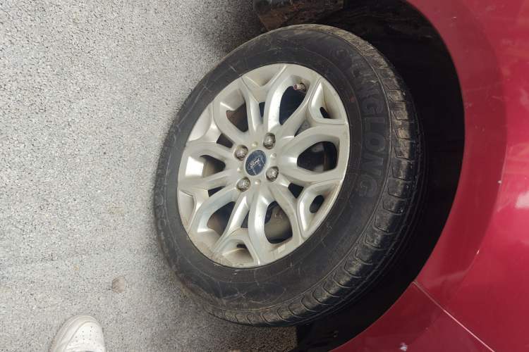 Used Ford EcoSport 2013 1.5L Automatic Prestige Model Right Front Wheel Hub