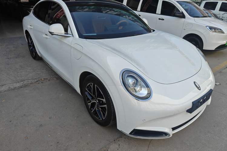 Used ORA Lightning Cat 2022 555 km Luxury Edition Front Right 45 Deg