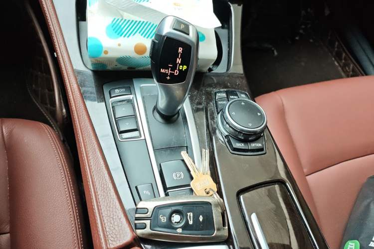 Used BMW 5 Series 2014 528Li Leading Model
