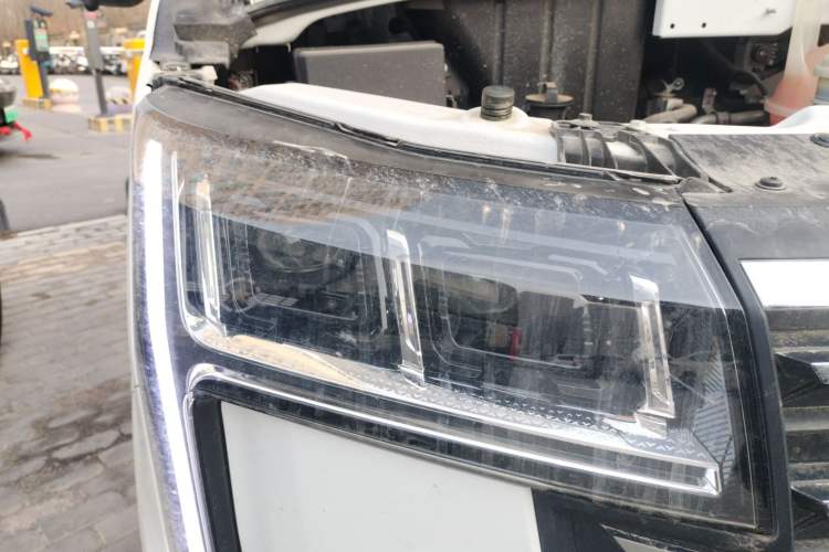 Used SAIC MAXUS Xintu V80 2024 Aotuntong 6MT Short-Wheelbase Ultra-Low Roof 127 Ps 5/6 Seats