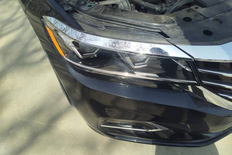 Used Volkswagen Passat 2020 Facelift 330TSI Elite Edition China VI Standard Right Front Headlight